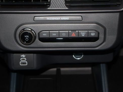 New 2025 Ford Maverick XL image 20