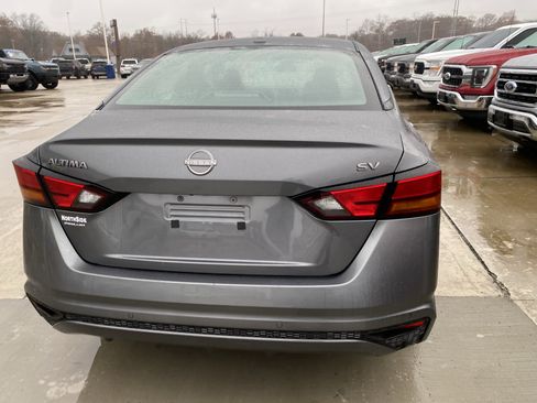 Used 2024 Nissan Altima 2.5 SV image 3