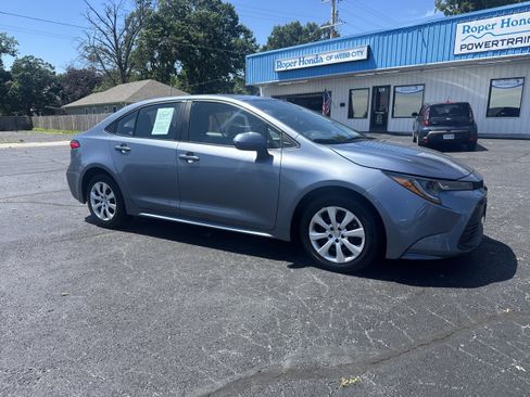 Used 2024 Toyota Corolla LE FWD image 1