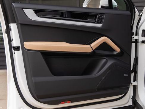 New 2026 Porsche Cayenne Coupe AWD/4WD image 19
