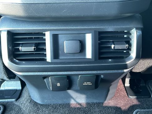 Used 2022 Ford F150 Lariat AWD/4WD image 17