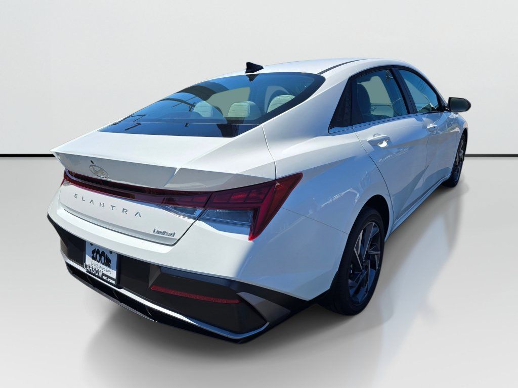 New 2026 Hyundai Elantra Limited FWD image 4