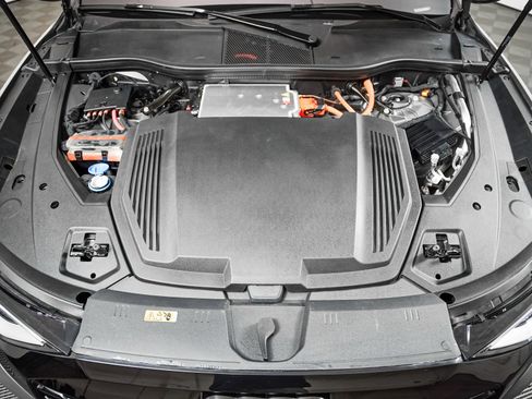 Certified 2024 Audi Q8 e-tron Premium AWD/4WD image 3