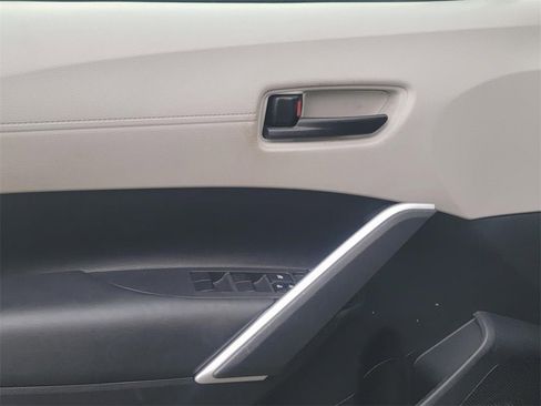 Used 2024 Toyota Corolla Cross L image 9