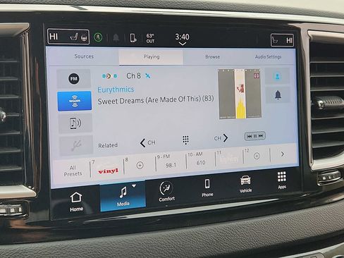 Used 2023 Chrysler Pacifica Touring-L image 16