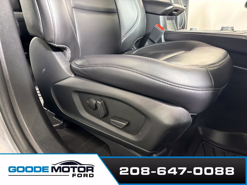 Used 2023 Ford Explorer XLT w/ Equipment Group 202A AWD/4WD image 25