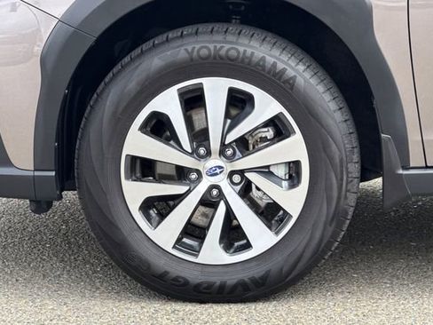 Used 2024 Subaru Outback Premium AWD/4WD image 31