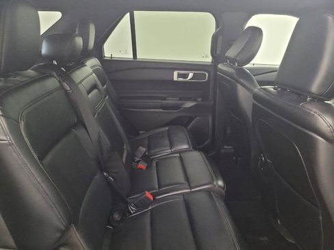 Used 2020 Ford Explorer XLT w/ Equipment Group 202A AWD/4WD image 19