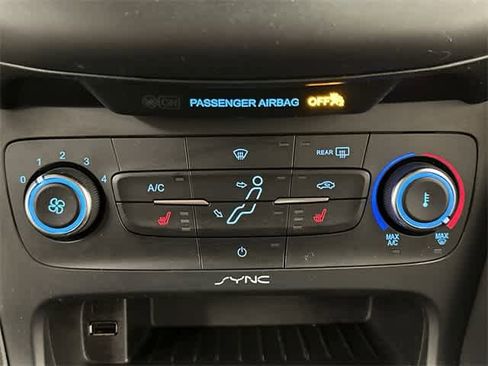 Used 2016 Ford Focus SE w/ SE Cold Weather Package image 12