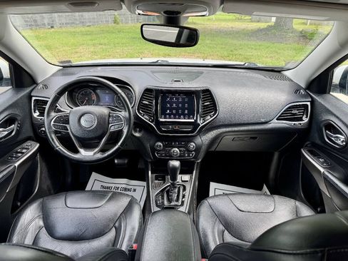 Used 2019 Jeep Cherokee Limited FWD image 17
