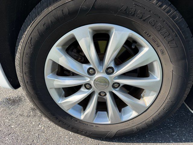 Used 2019 Chrysler Pacifica Touring-L FWD image 28