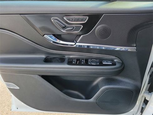 Certified 2024 Lincoln Corsair FWD image 25