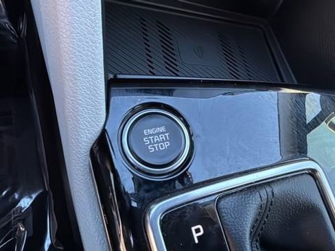 Used 2024 Kia Sportage EX image 28