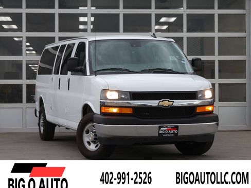 Used 2025 Chevrolet Express 3500 LT w/ LT Preferred Equipment Group RWD image 1