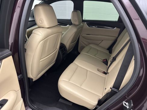 Used 2018 Cadillac XT5 AWD image 37