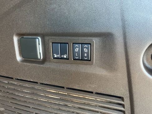 Used 2024 Chevrolet Suburban Z71 w/ Luxury Package image 9