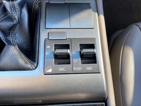 Used 2016 Lexus GX 460 image 32