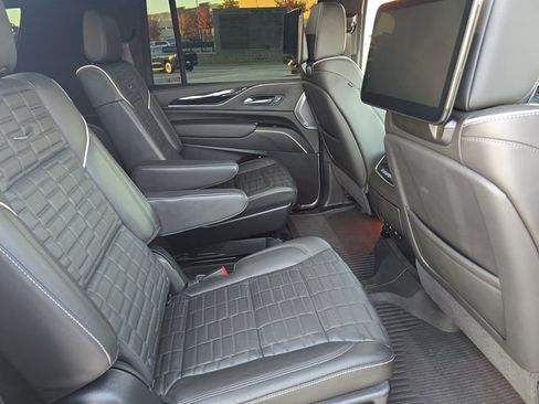 Certified 2024 Cadillac Escalade ESV V w/ Heavy-Duty Trailer Package image 11