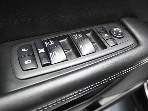 Used 2025 Chrysler Pacifica Limited FWD image 11