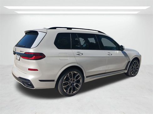 New 2026 BMW X7 xDrive40i w/ M Sport Package image 4