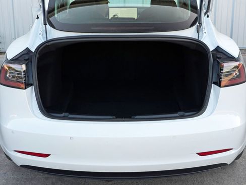 Used 2018 Tesla Model 3 Long Range image 9