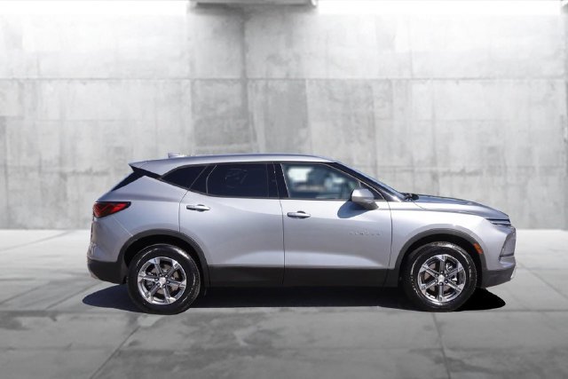 Used 2025 Chevrolet Blazer LT AWD/4WD image 5