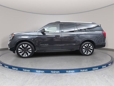 Used 2025 Ford Expedition Max Platinum w/ Driver's Package image 9