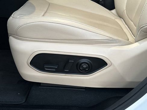 Used 2023 Jeep Grand Cherokee 4WD 4xe w/ Luxury Tech Group II image 11