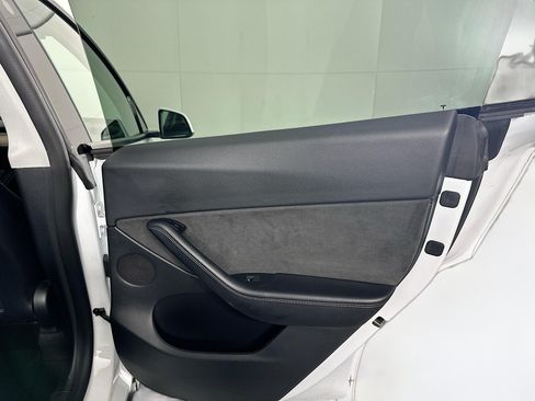 Used 2022 Tesla Model Y Performance AWD/4WD image 30