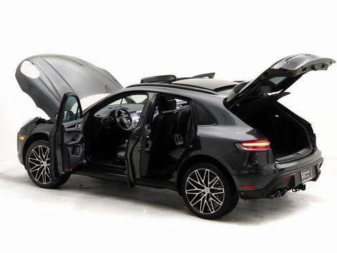 Used 2025 Porsche Macan image 29