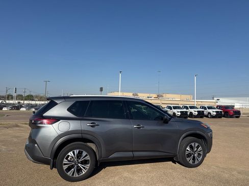 Used 2021 Nissan Rogue SV w/ Premium Package image 24