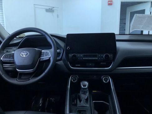 Certified 2025 Toyota Grand Highlander AWD image 13