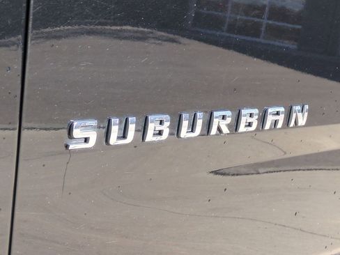 Used 2020 Chevrolet Suburban LT image 12