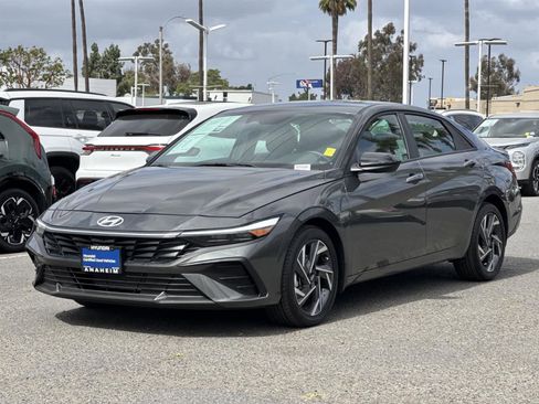 Certified 2025 Hyundai Elantra Sport image 6