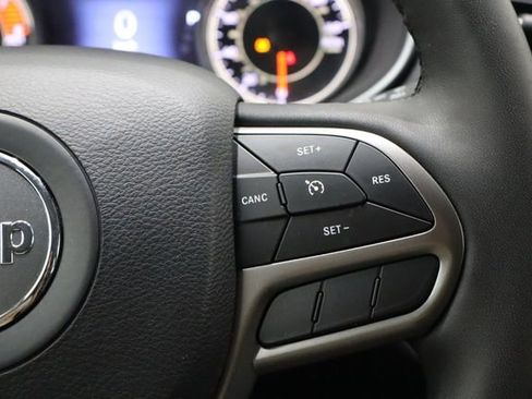 Used 2021 Jeep Cherokee Latitude Lux w/ Comfort/Convenience Group image 25