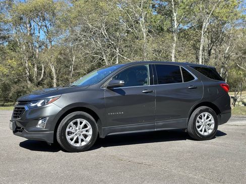 Used 2019 Chevrolet Equinox LT w/ Driver Convenience Package FWD image 3