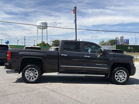 Used 2015 GMC Sierra 2500 Denali w/ Duramax Plus Package AWD/4WD image 25