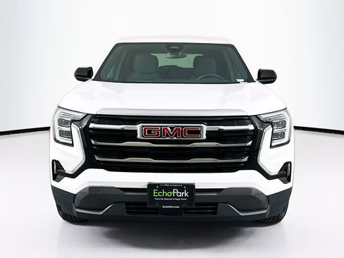 Used 2025 GMC Terrain Elevation image 2