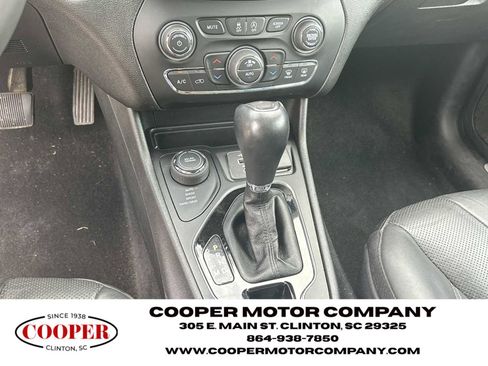 Used 2021 Jeep Cherokee Limited image 27