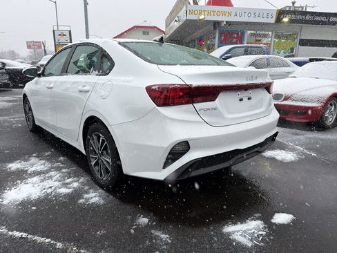 Used 2023 Kia Forte LXS image 4