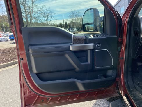 Used 2019 Ford F250 Lariat image 17