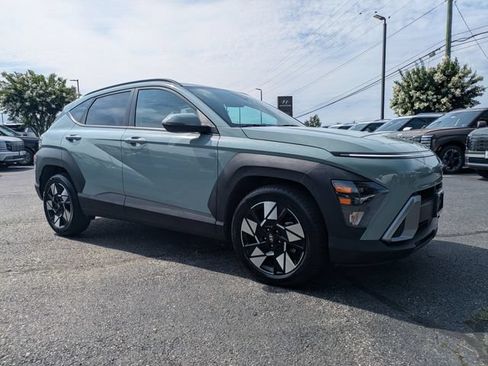 Used 2025 Hyundai Kona SEL FWD image 2