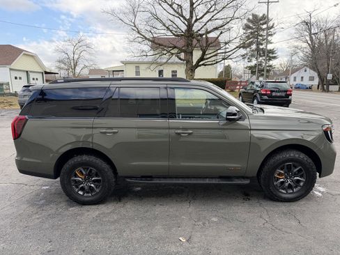 Used 2025 Ford Expedition Tremor image 7