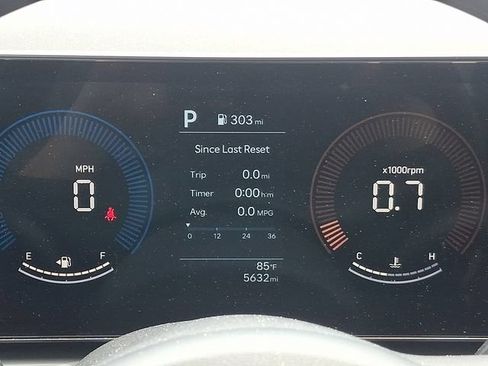 Certified 2025 Hyundai Santa Cruz SE AWD/4WD image 16
