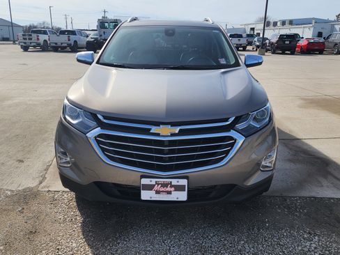 Used 2018 Chevrolet Equinox Premier image 2