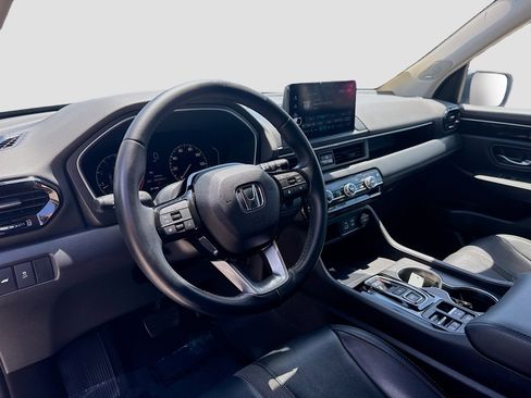 Certified 2023 Honda Pilot Touring image 9