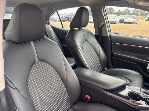 Used 2019 Toyota Camry SE image 16