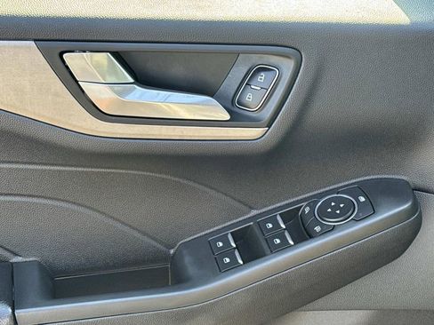 Used 2021 Ford Escape SE image 19