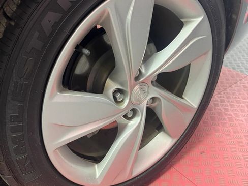 Used 2018 Buick Regal Preferred w/ Sights and Sounds Package FWD image 9
