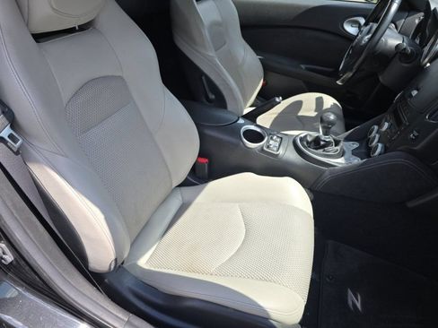 Used 2010 Nissan 370Z Touring RWD image 20